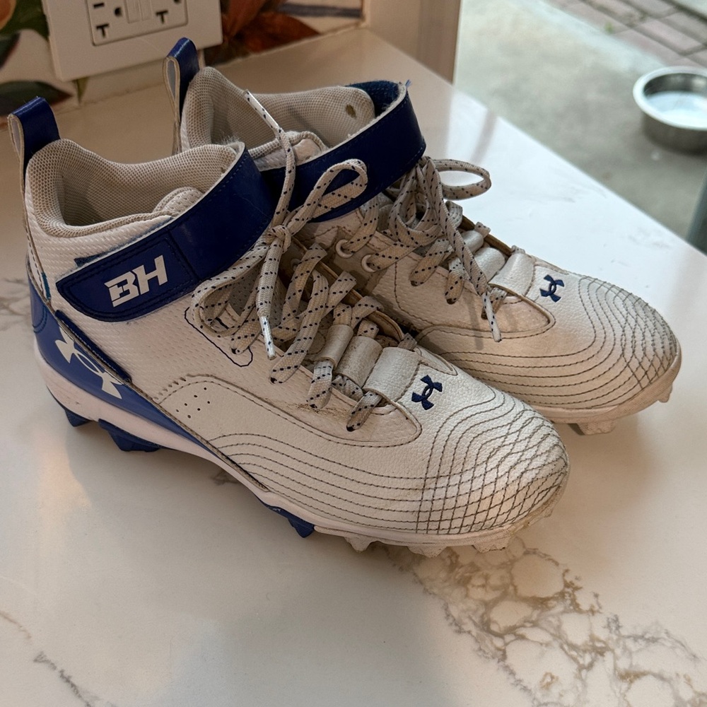 Under Armour Kids White and Navy Football, Lacrosse Cleats